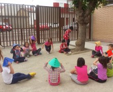 UN CUENTO MOTOR DE ALICIA EN EL PAÍS DE LAS MARAVILLAS EN EDUCACIÓN FÍSICA.