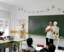 Clase magistral impartida por un quiromasajista (padre de alumnos)