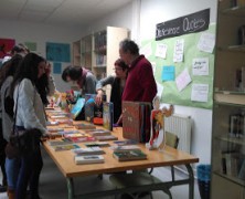 MERCADILLO NAVIDEÑO DE LIBROS EN EL I.E.S. FUENTE RONIEL.