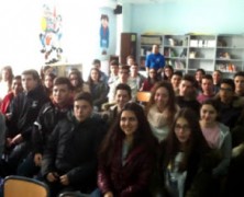 Presentación del libro "El canto cósmico" en la biblioteca.