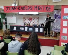 Juan Carlos Mestre en el Aula literaria Albarregas